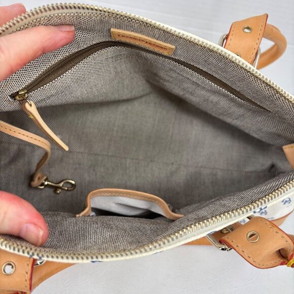 Dooney & Bourke Domed Satchel White Signature Logo Crossbody Strap Glasses Case - Picture 2 of 16